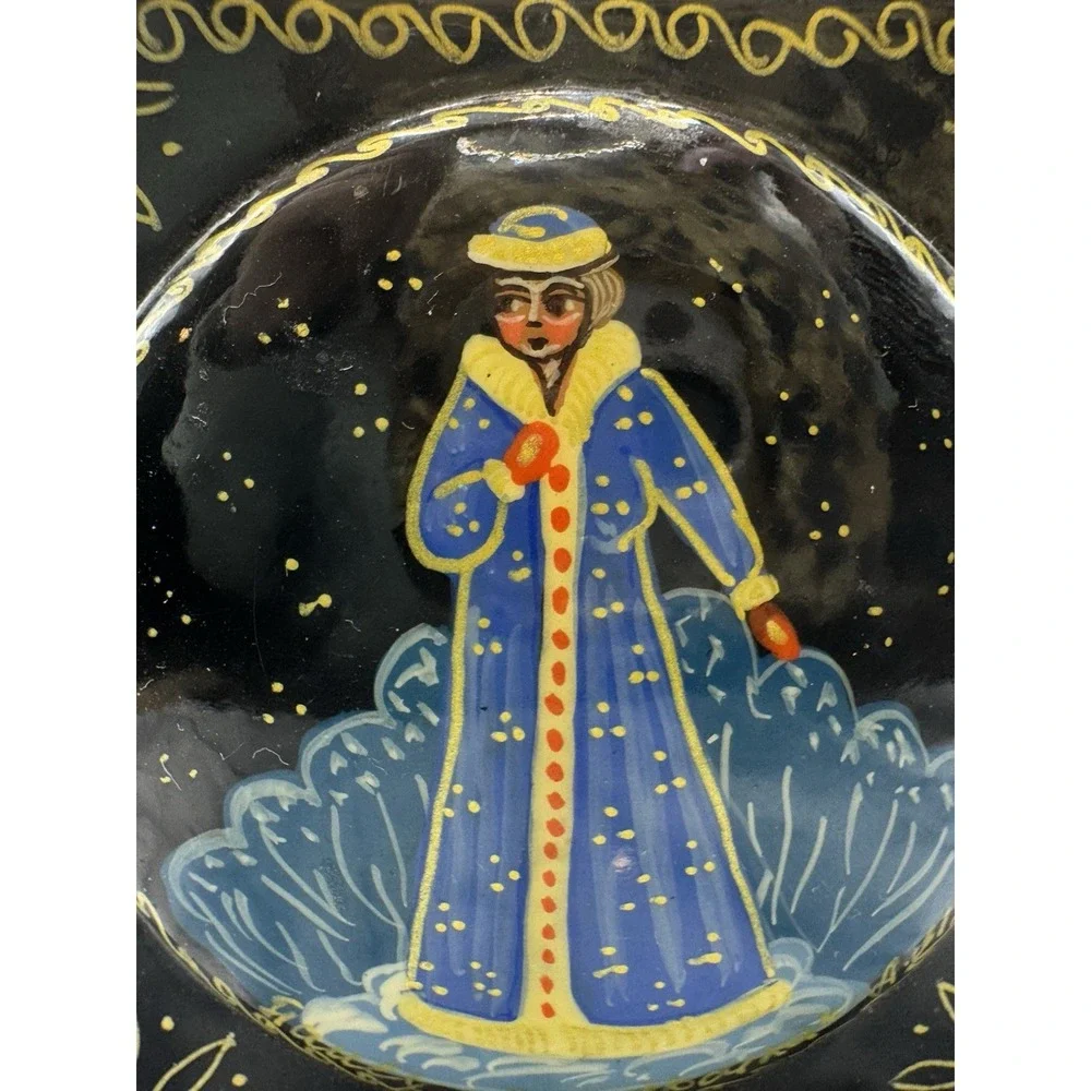Vintage Hand Painted Folk Art Wooden Trinket Box Black‎ Lacquer Winter Scene 3